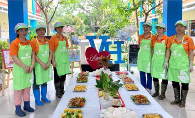 Trường Mầm non Việt Hưng tổ chức  Tiệc Buffet cho trẻ - Chào mừng ngày Giải phóng Miền Nam 30/4 & Quốc tế lao động 1/5 .